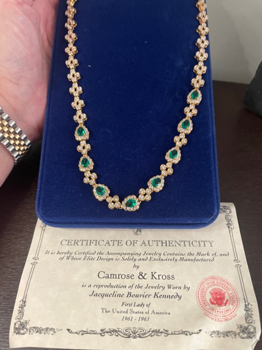 NIB Gold and Emerald Teardrop Necklace(very sparkly)❤️